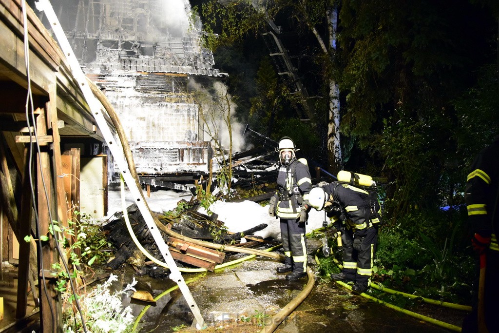 Grossfeuer Einfamilienhaus Siegburg Muehlengrabenstr P0471.JPG - Miklos Laubert